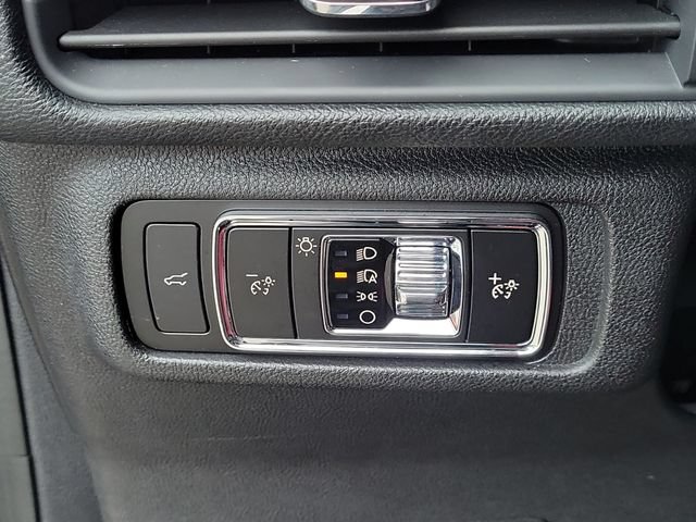 Certified 2023 Lincoln Corsair Reserve w/ Jet Appearance Package FWD image 13