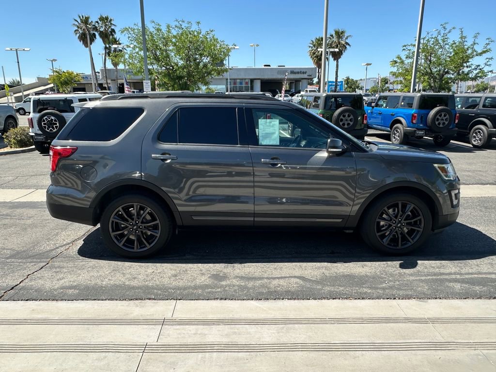 Used 2017 Ford Explorer XLT w/ Equipment Group 202A FWD image 9