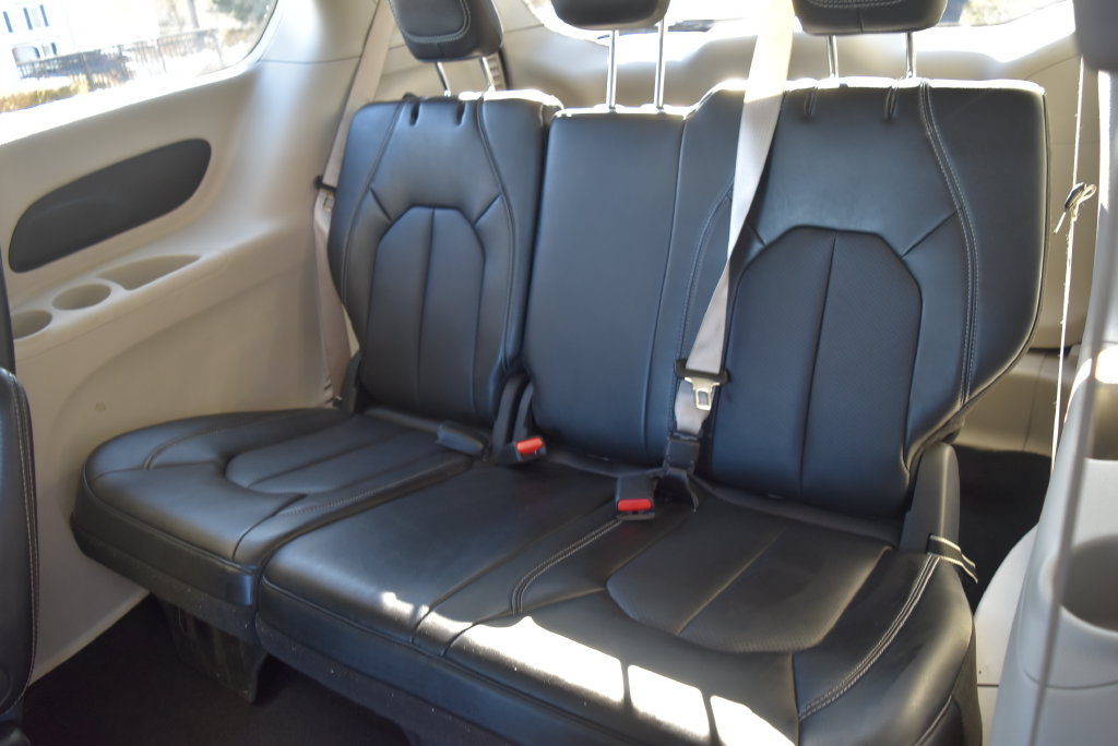 Used 2024 Chrysler Pacifica Touring-L FWD image 10