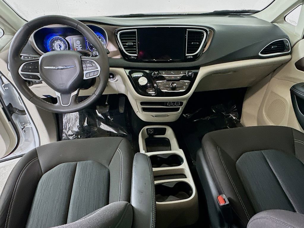 Used 2024 Chrysler Voyager LX FWD image 17