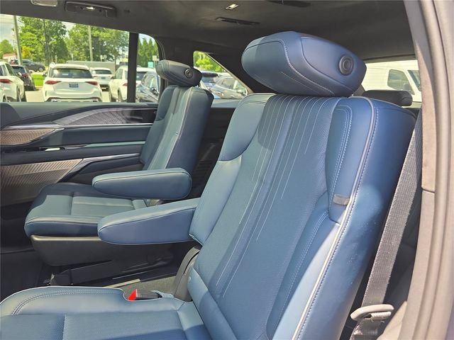 Used 2025 Cadillac Escalade IQ Luxury 2 w/ LPO, Premium Carpet Package AWD/4WD image 15
