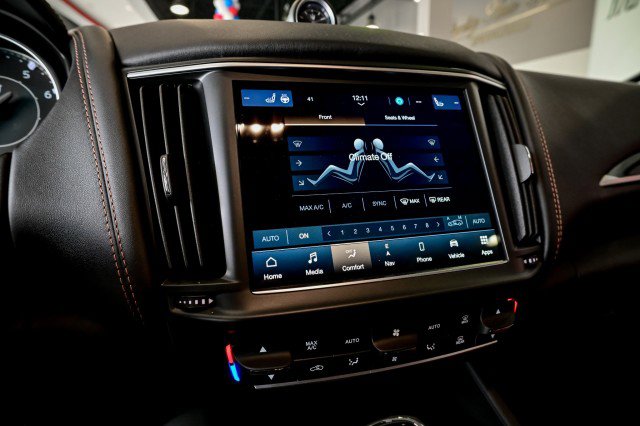 Used 2022 Maserati Levante Modena AWD/4WD image 33