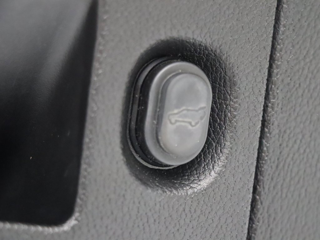 Used 2020 Cadillac Escalade ESV Premium Luxury image 41