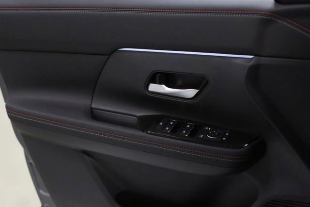 New 2026 Nissan Kicks SR w/ Interior Electronics Package AWD/4WD image 10