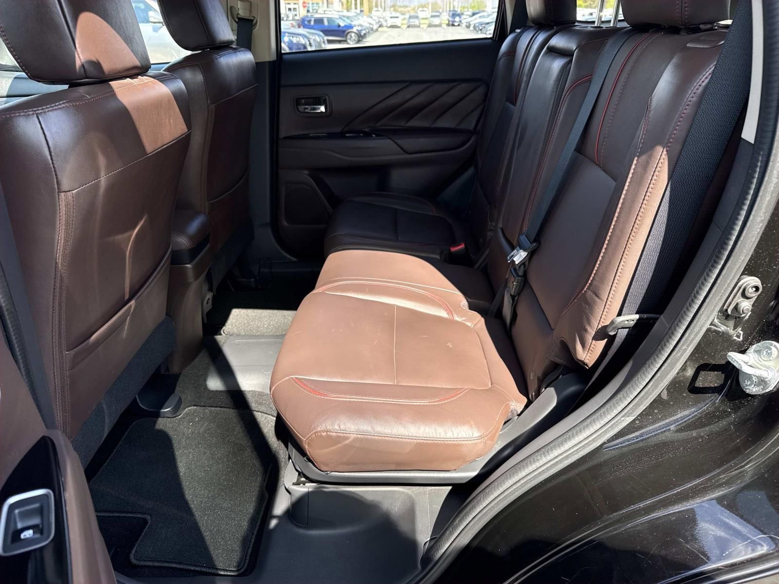 Used 2018 Mitsubishi Outlander 4WD Plug-In Hybrid image 28
