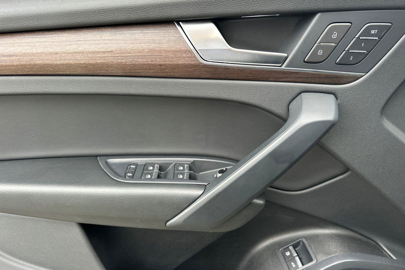 Used 2024 Audi Q5 e Premium image 11