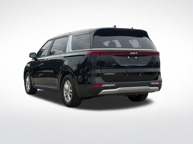 Used 2023 Kia Carnival LX FWD image 16
