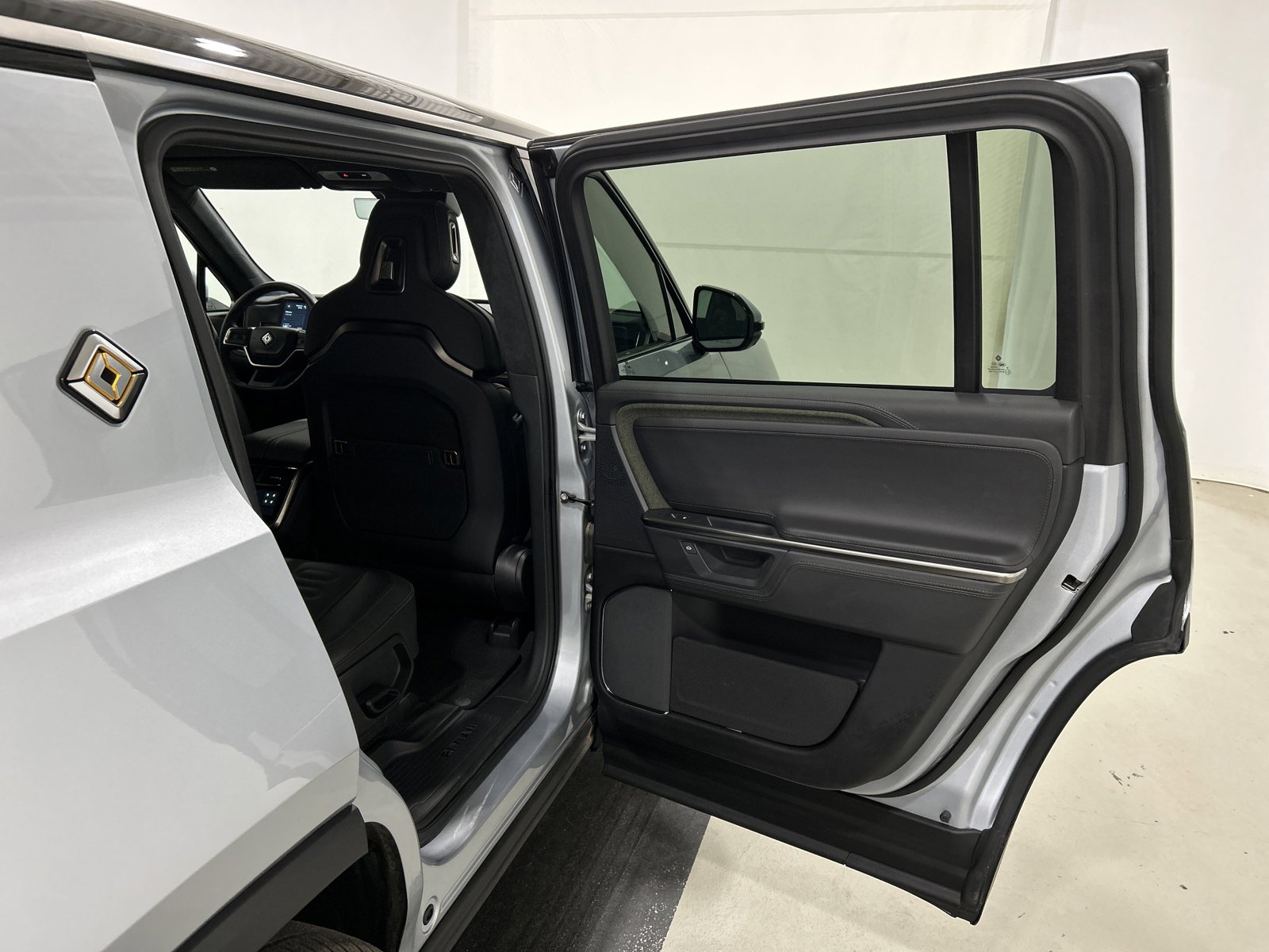 Used 2025 Rivian R1S Adventure AWD/4WD image 19