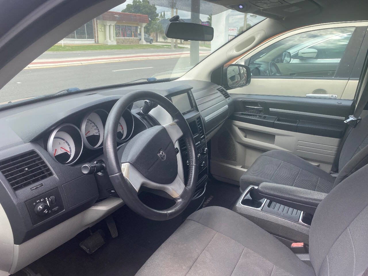 Used 2008 Dodge Grand Caravan SXT image 3