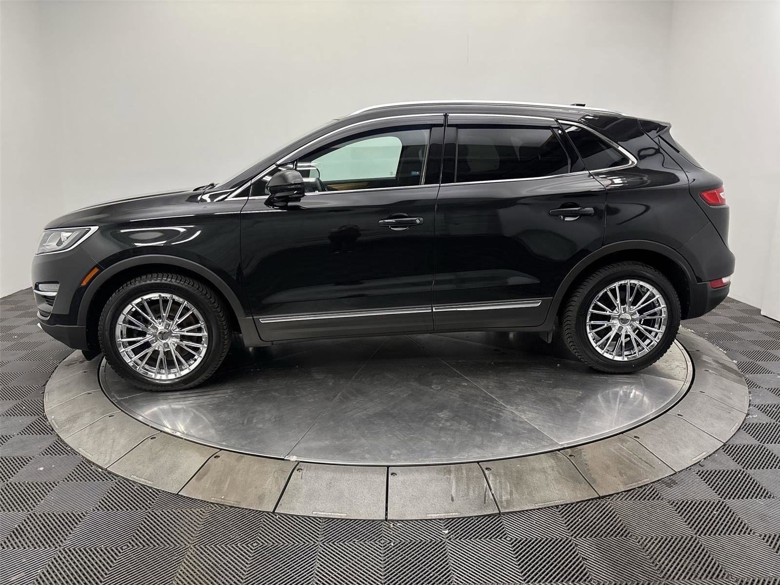 Used 2015 Lincoln MKC AWD w/ Equipment Group 101A Select image 16