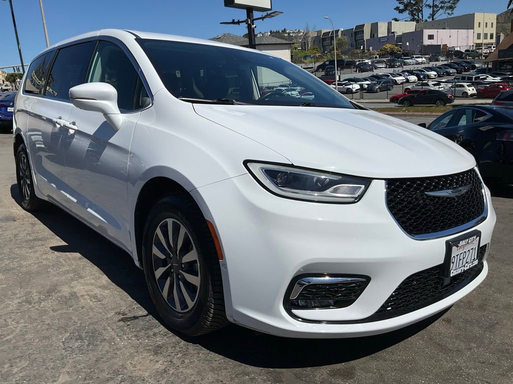 Used 2022 Chrysler Pacifica Touring-L w/ Uconnect Theater Family Group image 82