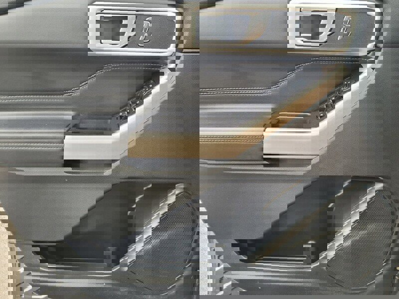 Used 2023 Ford Explorer XLT image 25