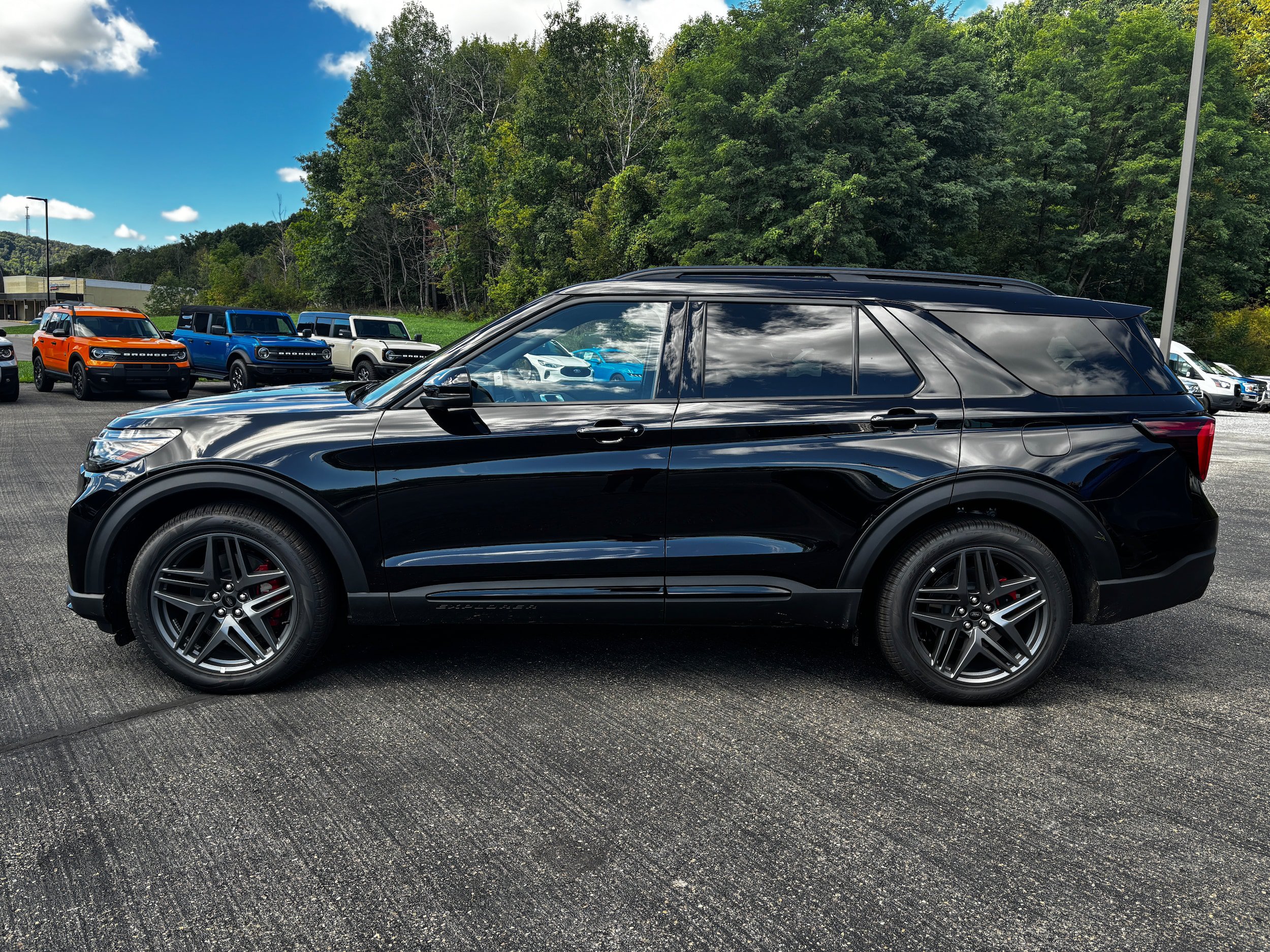 New 2026 Ford Explorer ST w/ Sun And Sound Package AWD/4WD image 4