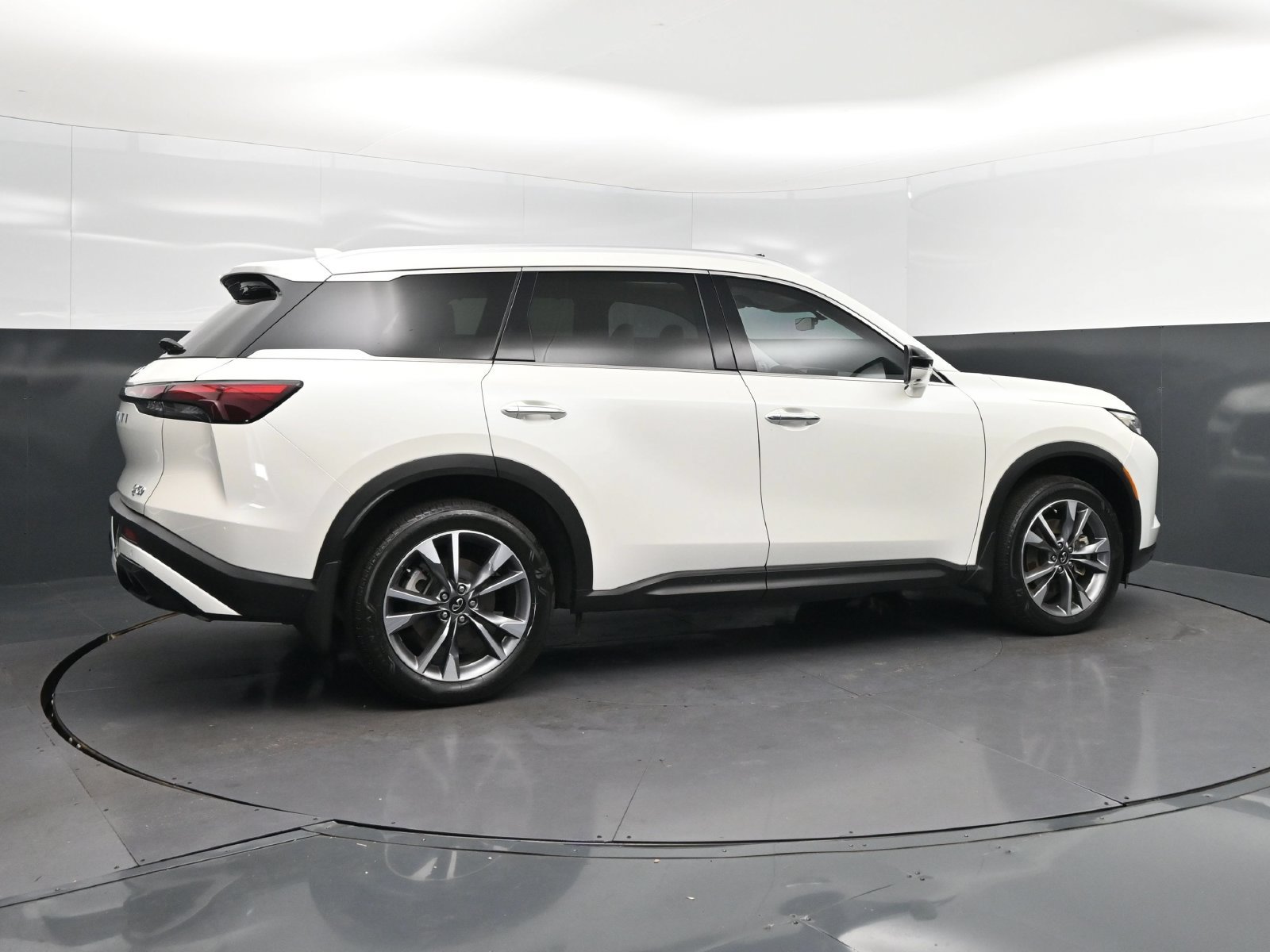 Used 2024 INFINITI QX60 Luxe FWD image 8