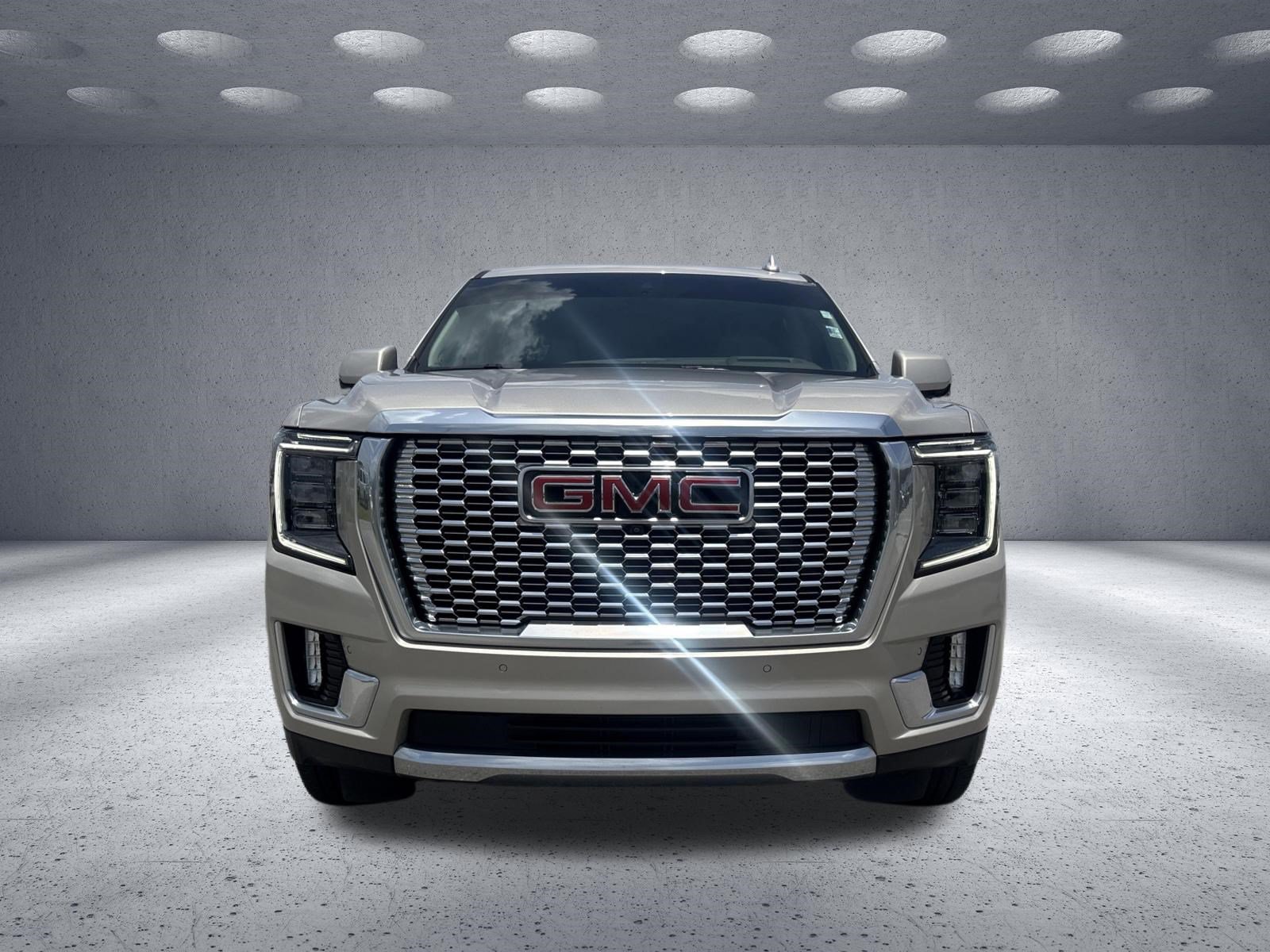 Used 2022 GMC Yukon XL Denali RWD image 2