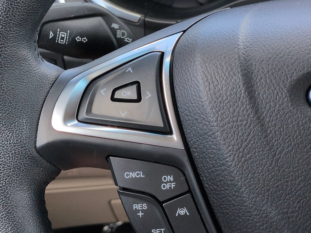 Used 2020 Ford Edge Titanium FWD image 24