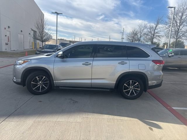 Used 2018 Toyota Highlander XLE image 6