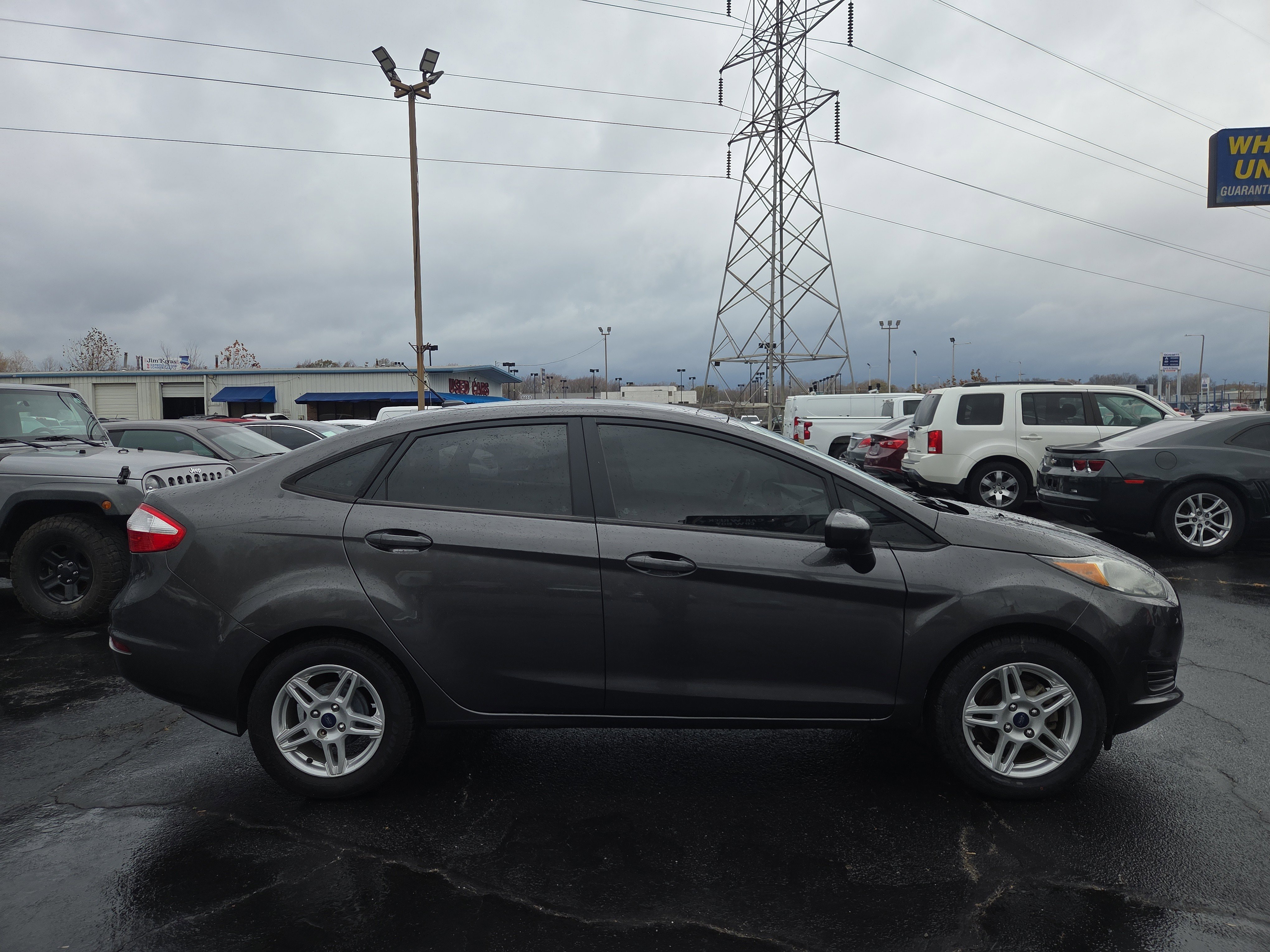 Used 2017 Ford Fiesta SE image 6