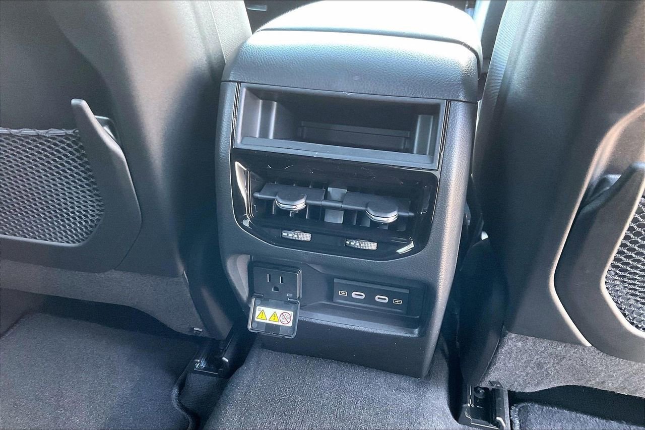 New 2026 Jeep Grand Cherokee Altitude image 17