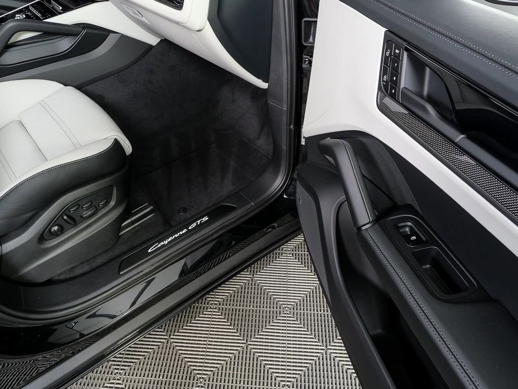 New 2026 Porsche Cayenne GTS image 28