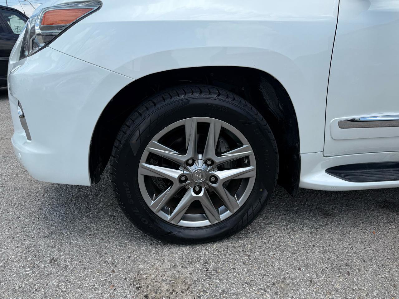 Used 2015 Lexus LX 570 4WD image 34