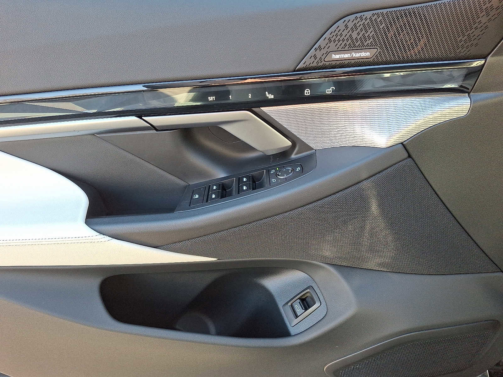 Used 2025 BMW i5 xDrive40 w/ M Sport Package image 12