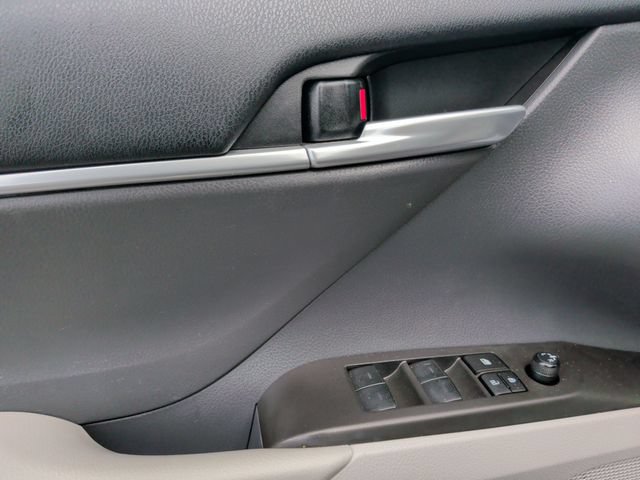 Used 2023 Toyota Camry SE FWD image 14