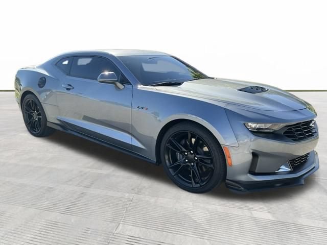 Used 2022 Chevrolet Camaro LT RWD image 3