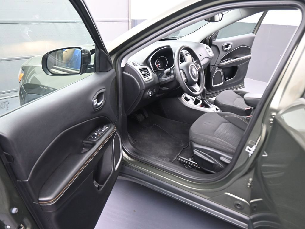 Used 2018 Jeep Compass Sport image 40