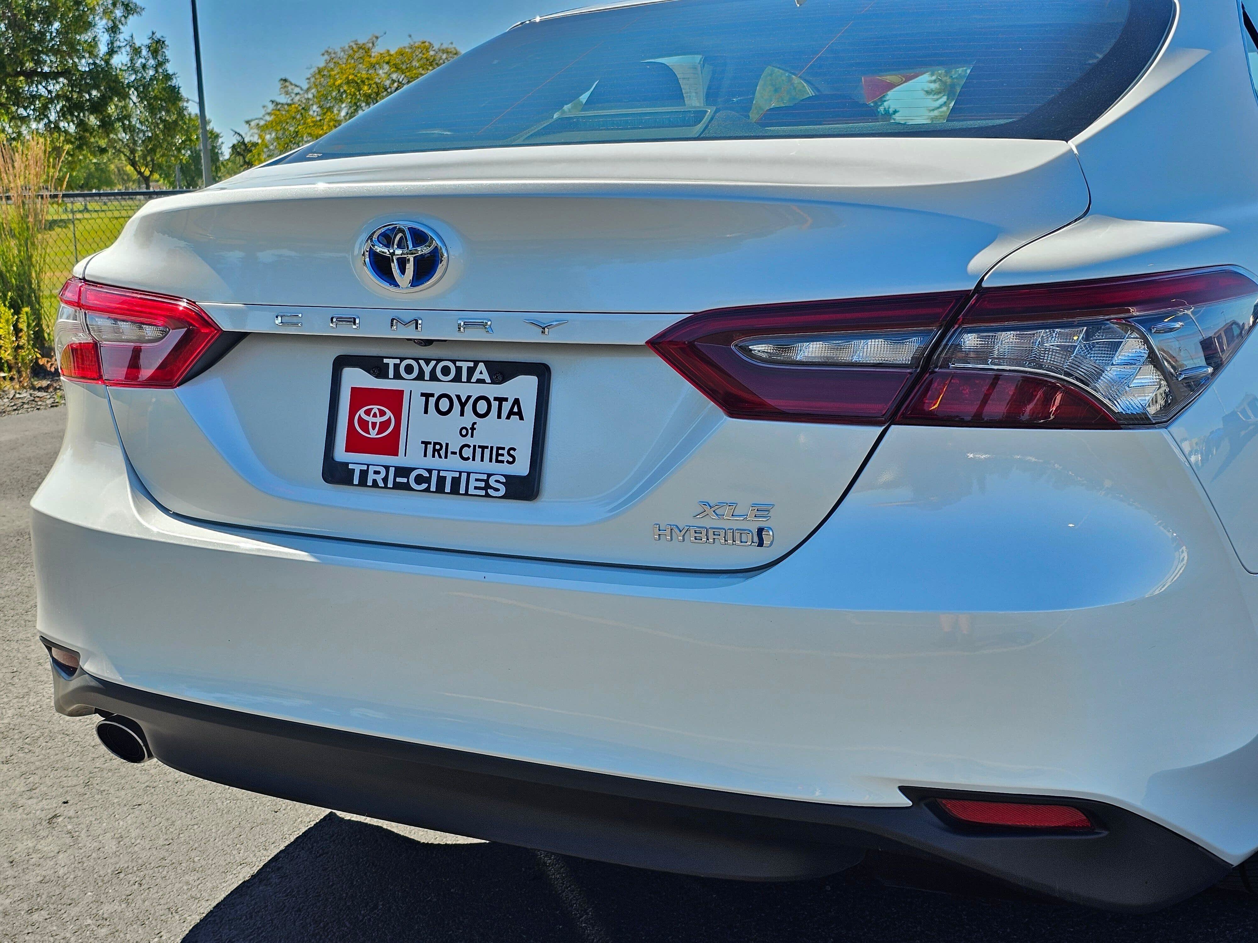 Used 2021 Toyota Camry XLE w/ Navigation Upgrade Package FWD image 13