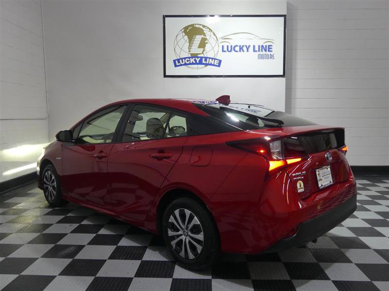 Used 2020 Toyota Prius XLE image 11