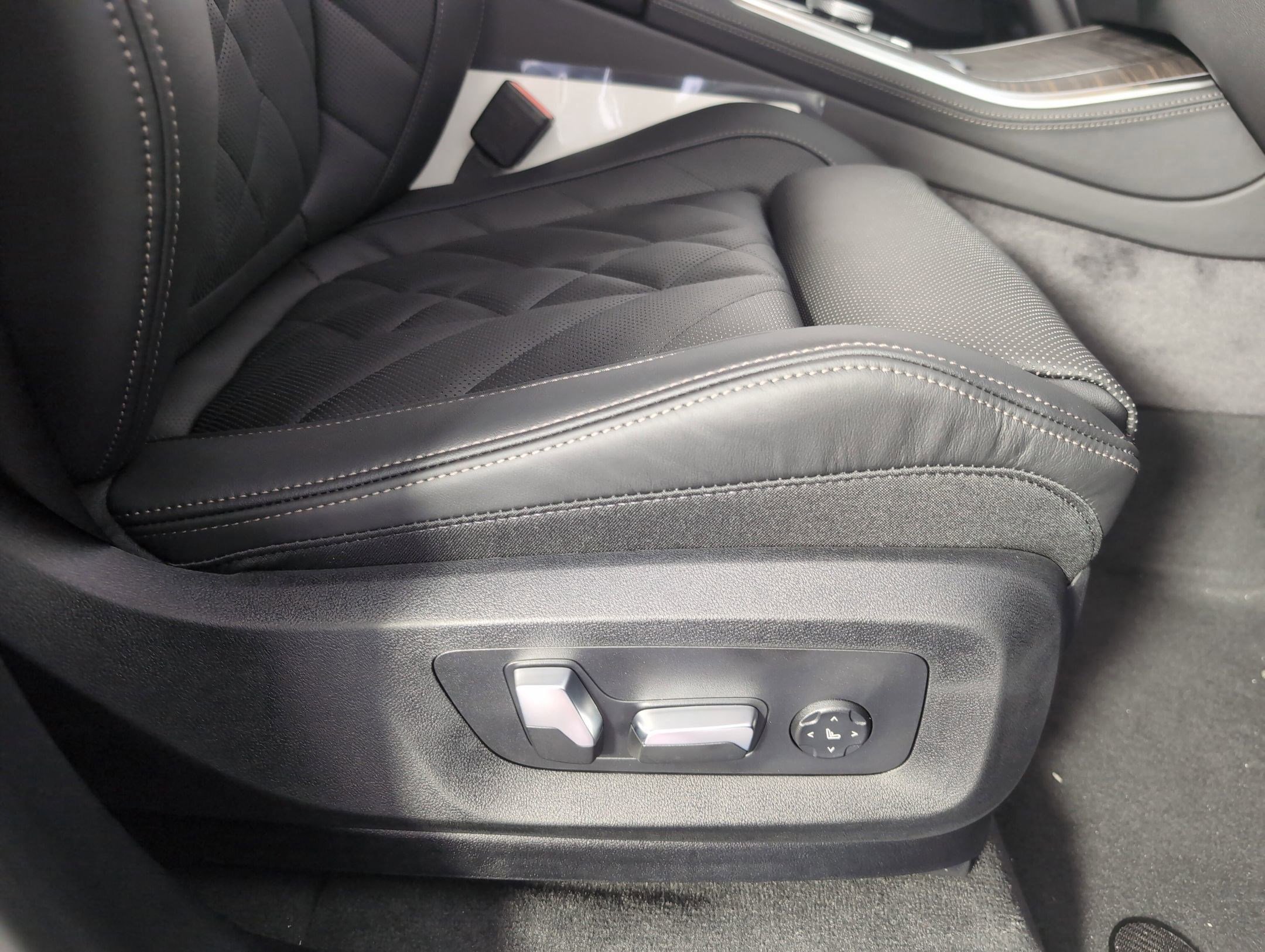 Used 2026 BMW X5 sDrive40i w/ Premium Package image 32