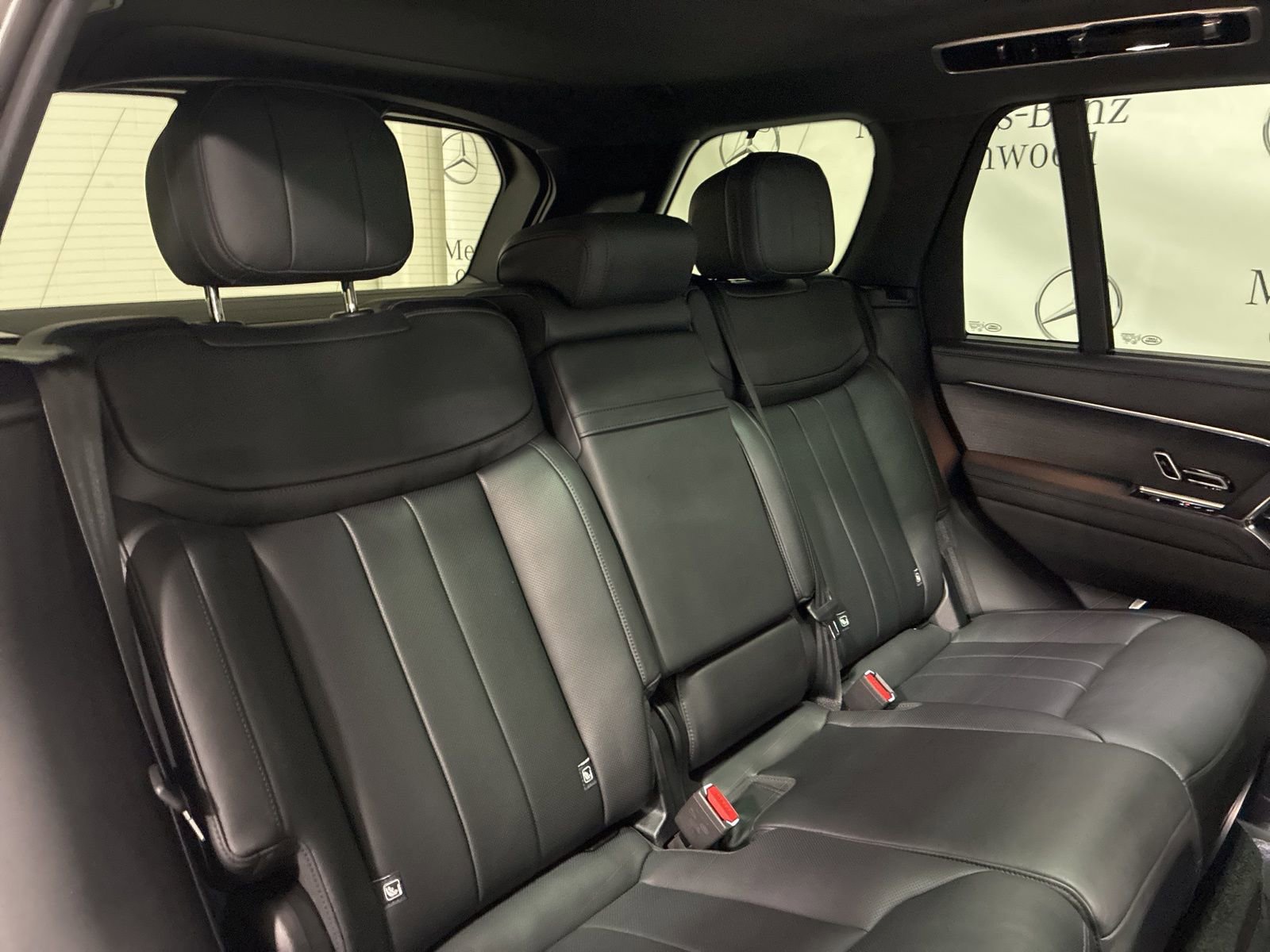 Used 2025 Land Rover Range Rover SE image 32