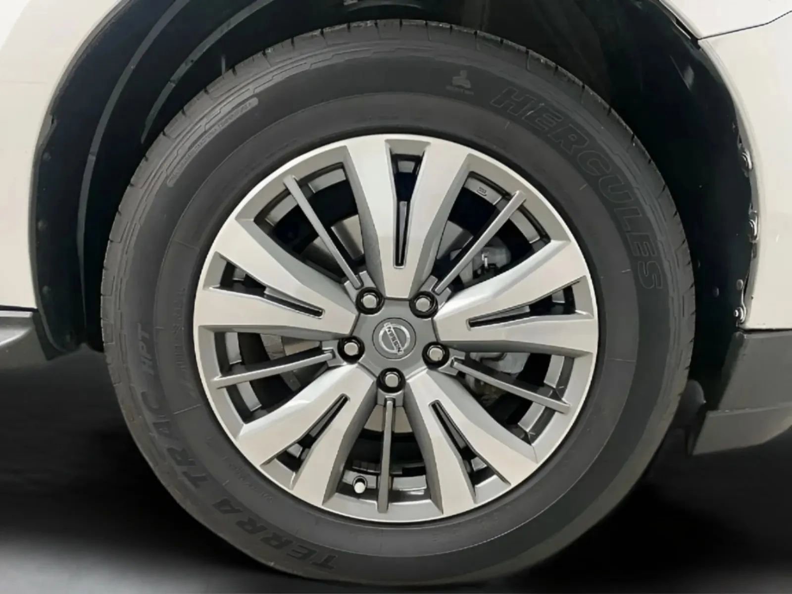 Used 2020 Nissan Pathfinder SV FWD image 25