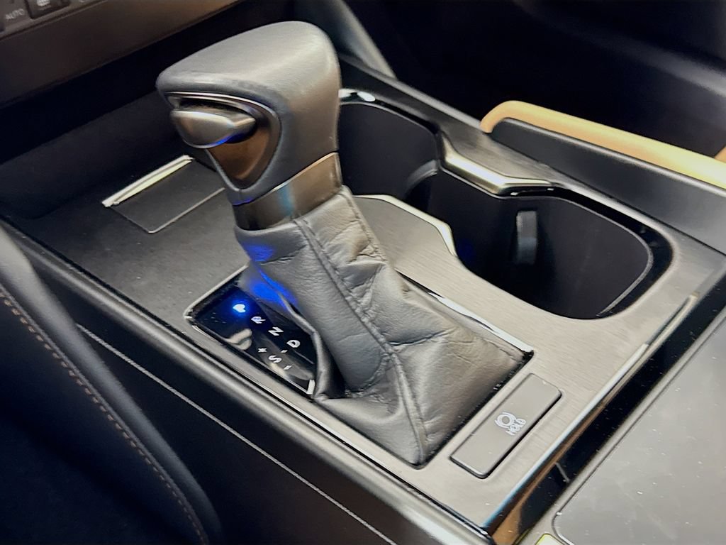 Used 2024 Lexus ES 350 w/ Premium Package FWD image 17
