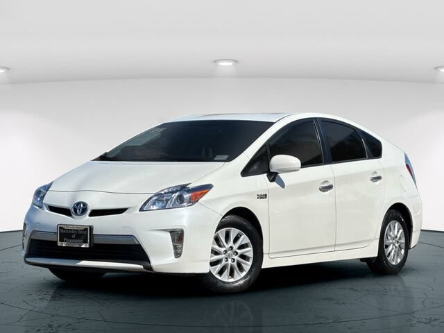 Used 2015 Toyota Prius Prime Plug-In Hybrid FWD image 2