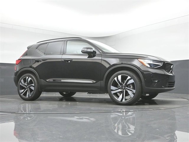 Used 2024 Volvo XC40 B5 Plus w/ Climate Package image 36