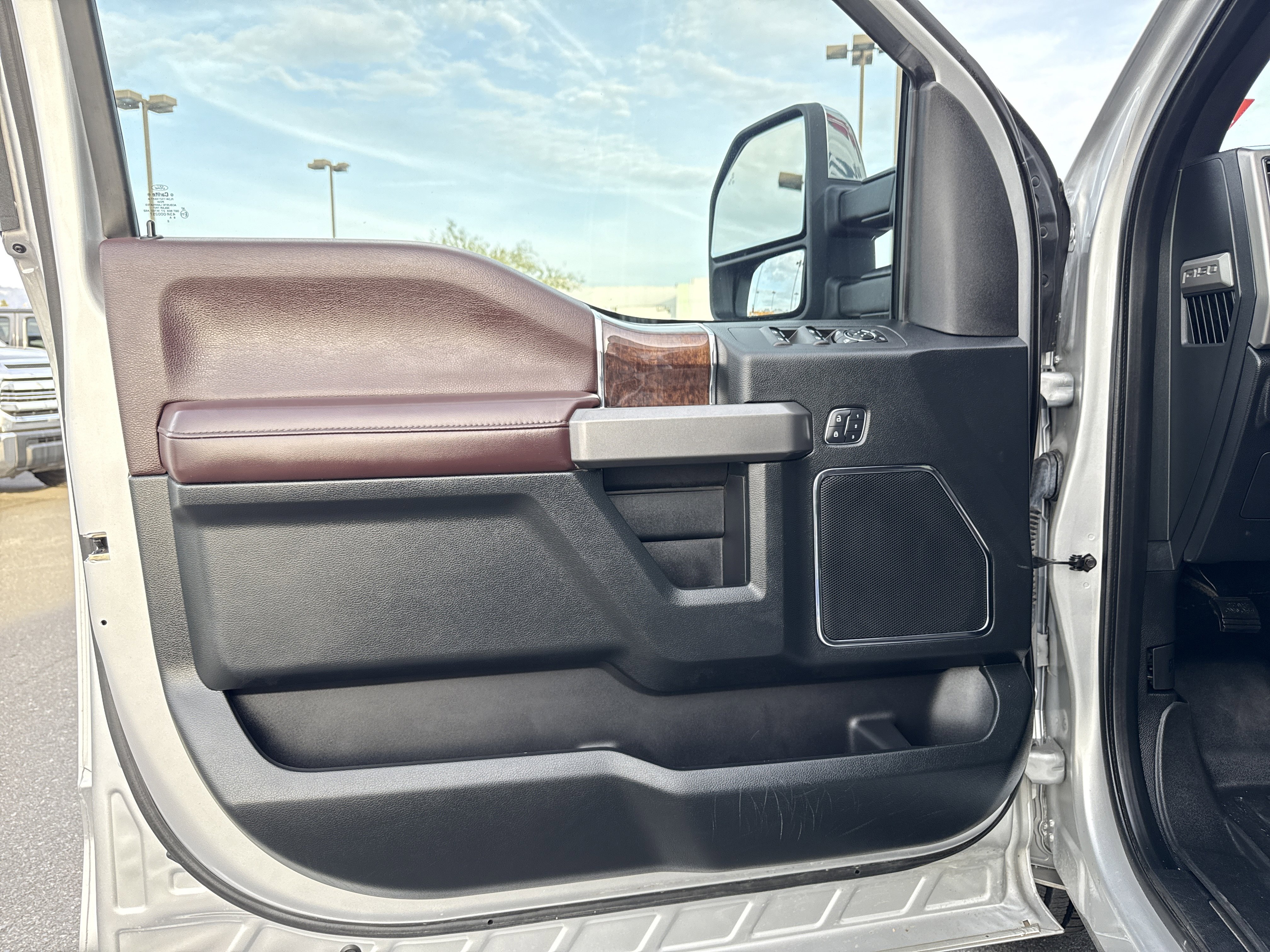 Used 2016 Ford F150 Platinum w/ Equipment Group 701A Luxury image 12