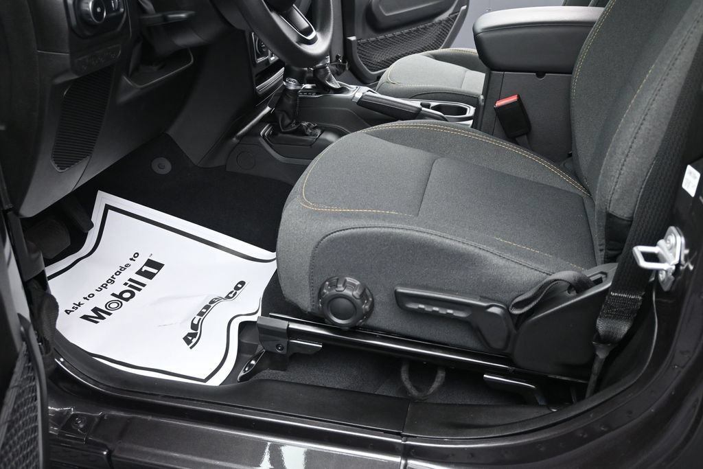 Used 2025 Jeep Wrangler Sport AWD/4WD image 9