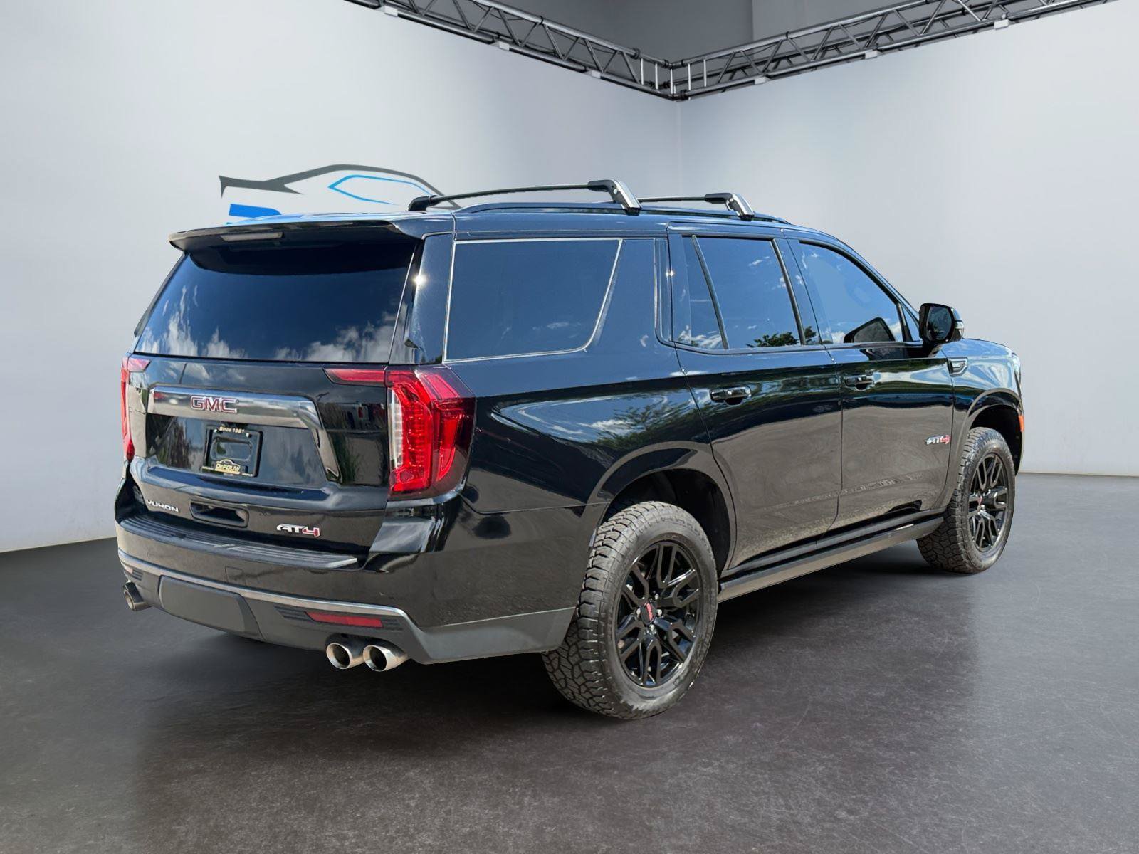 Used 2023 GMC Yukon AT4 w/ AT4 Premium Plus Package AWD/4WD image 3