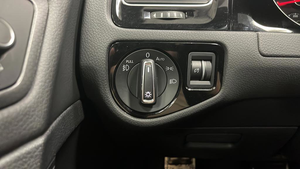 Used 2019 Volkswagen GTI SE w/ SE Experience Package FWD image 31