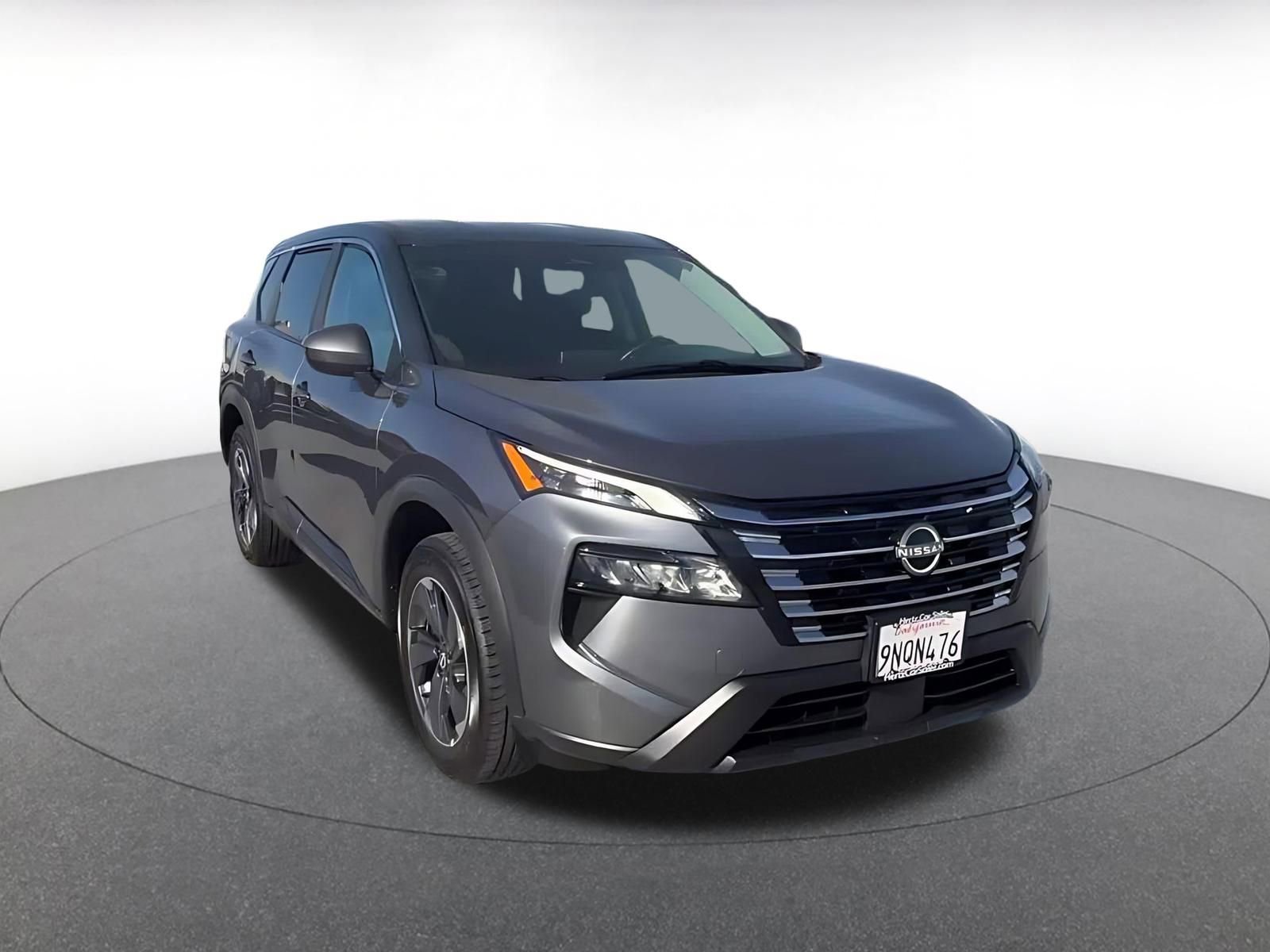 Used 2025 Nissan Rogue SV image 3