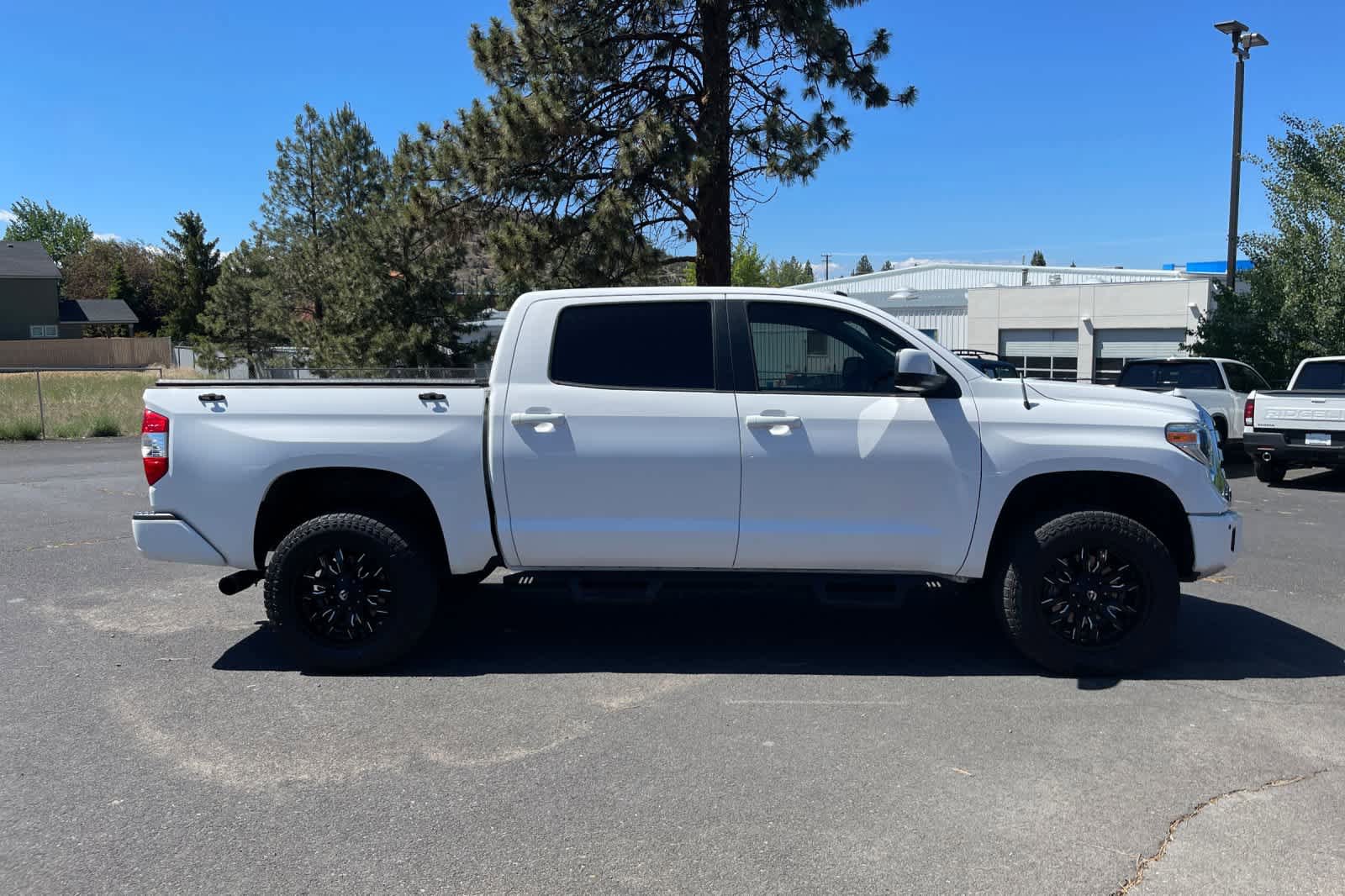 Used 2018 Toyota Tundra Limited w/ Limited Premium Package AWD/4WD image 6