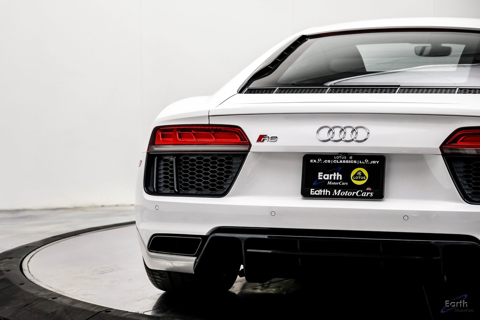 Used 2018 Audi R8 V10 RWD image 17