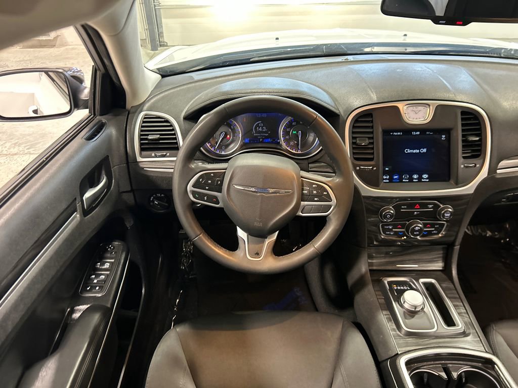 Used 2022 Chrysler 300 Touring w/ Sport Appearance Package image 28