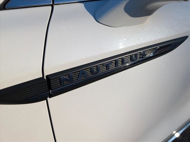 Certified 2022 Lincoln Nautilus Reserve w/ Luxury Package image 10