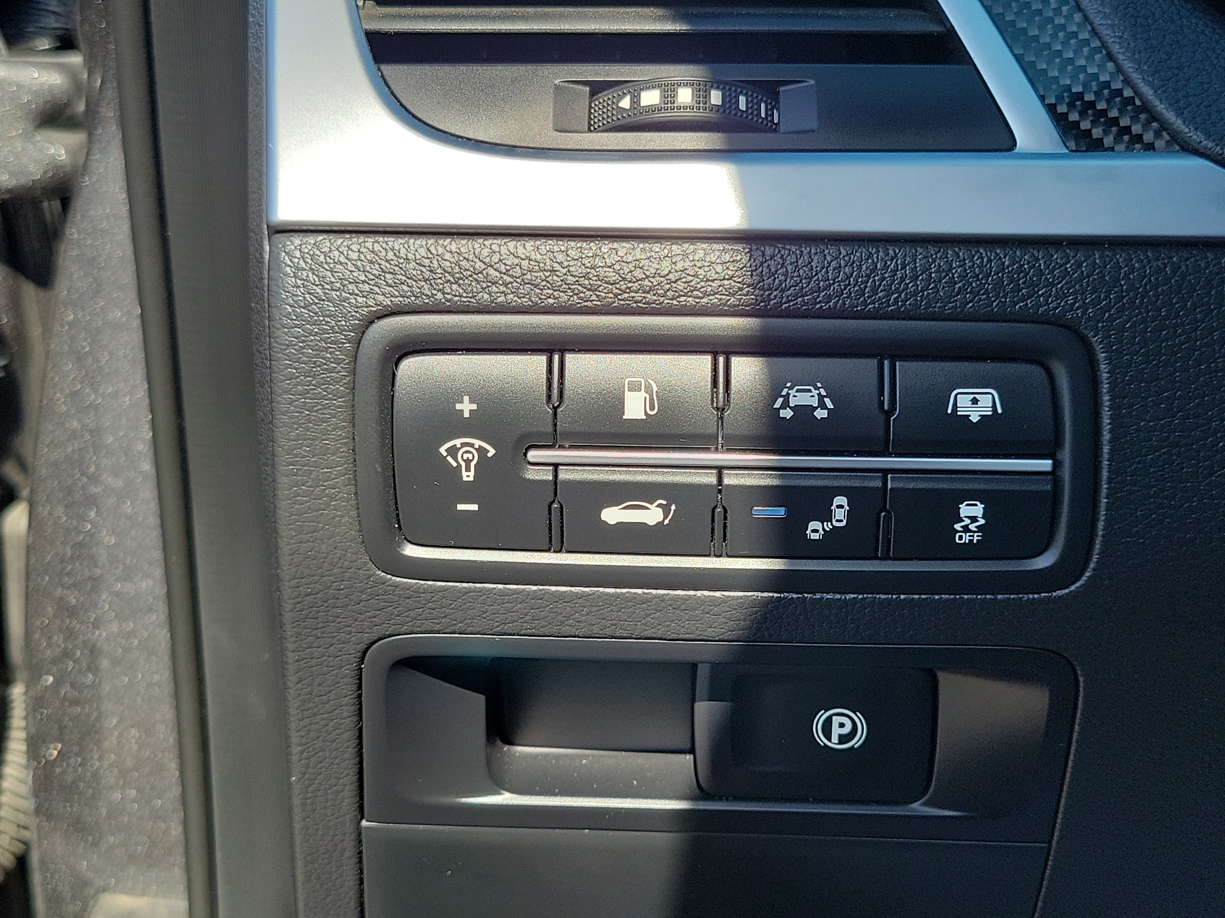 Used 2019 Genesis G80 3.3T Sport RWD image 12
