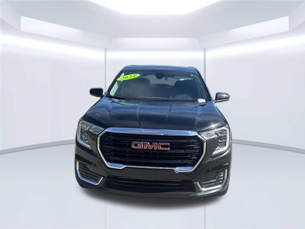 Used 2024 GMC Terrain SLE FWD image 2
