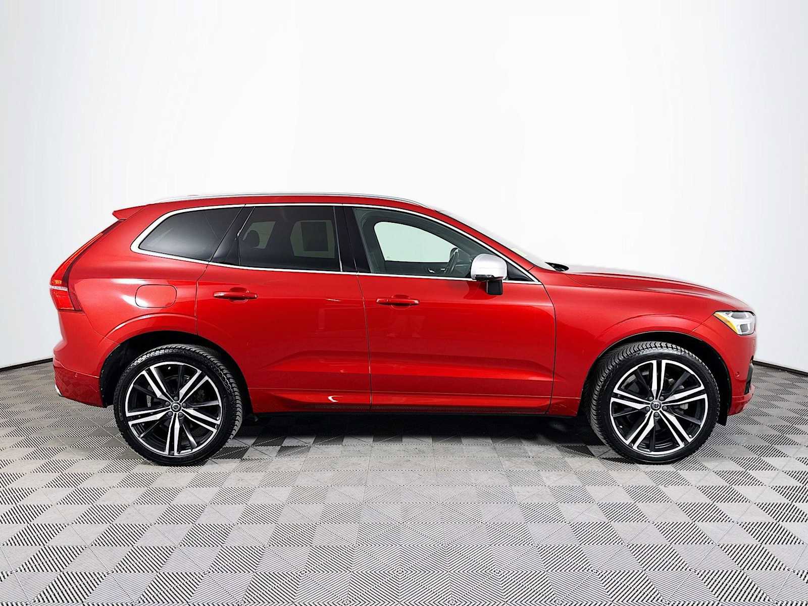 Used 2019 Volvo XC60 T5 R-Design w/ Protection Package Premier image 4