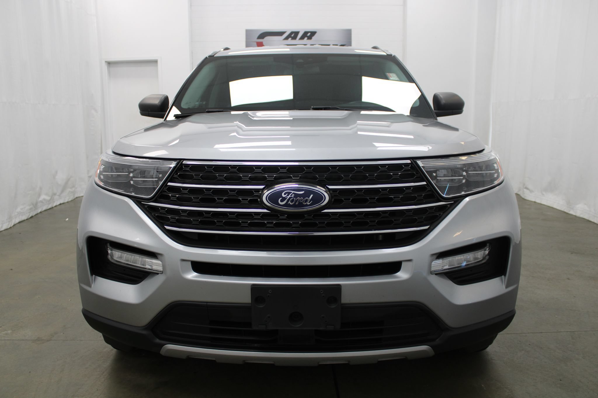 Used 2022 Ford Explorer XLT w/ Equipment Group 202A AWD/4WD image 3
